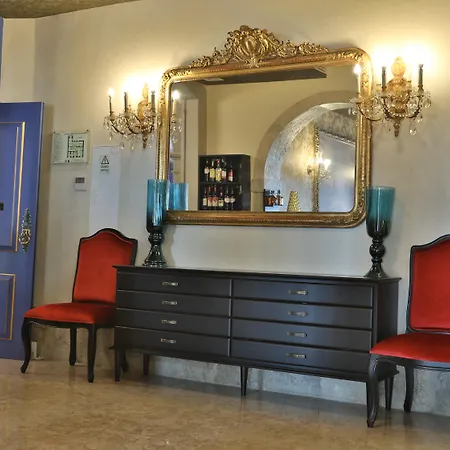 Casual Belle Epoque Lisbon