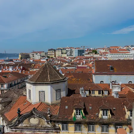 Casual Belle Epoque Lisbon