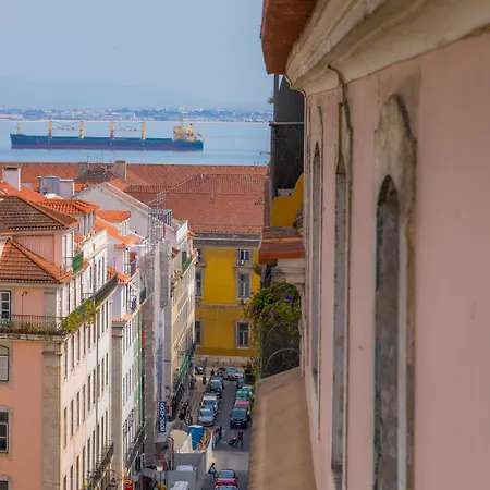 Casual Belle Epoque Lisbon