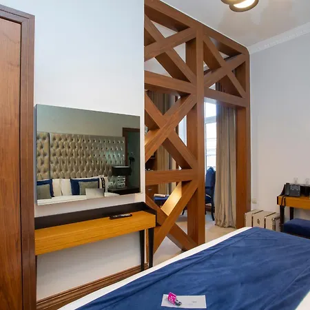 Casual Belle Epoque Hotel