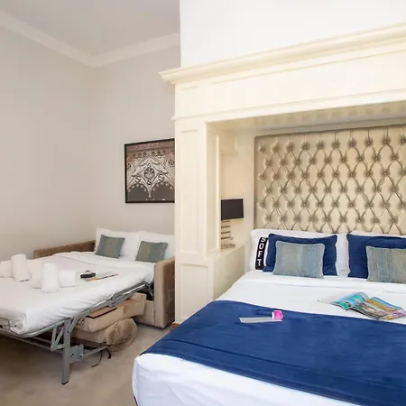 Casual Belle Epoque Hotel 4*