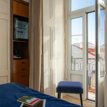 Casual Belle Epoque Lisbon