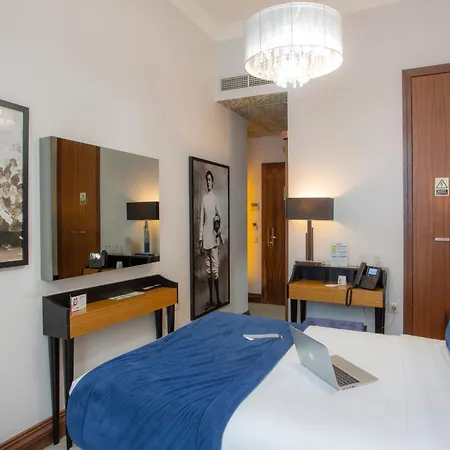 Casual Belle Epoque Hotel
