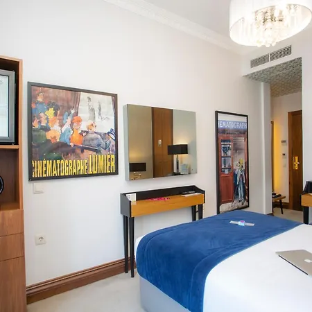 Casual Belle Epoque Hotel 4*