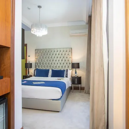 Casual Belle Epoque Hotel 4*