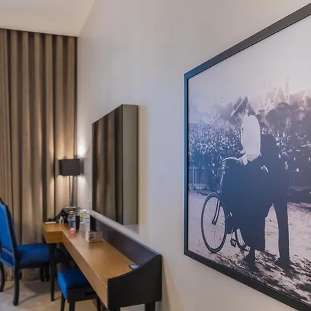 Casual Belle Epoque Hotel 4*