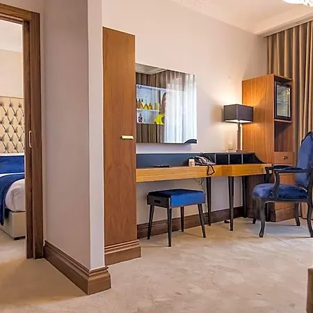 Casual Belle Epoque By Casual 4*