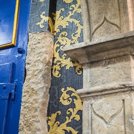 Casual Belle Epoque Hotel