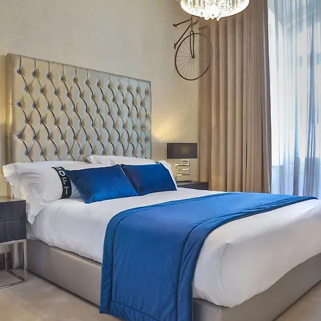 Casual Belle Epoque Hotel