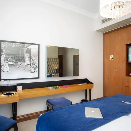 Casual Belle Epoque Hotel 4*