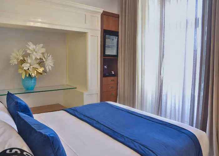 Casual Belle Epoque Hotel 4*