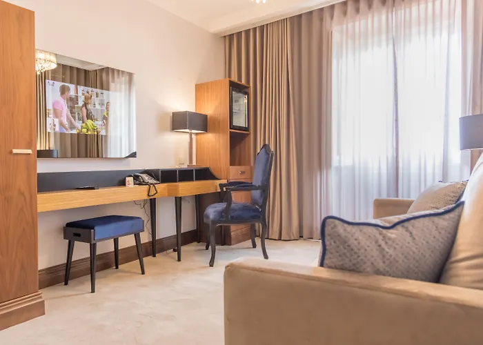 Casual Belle Epoque Hotel